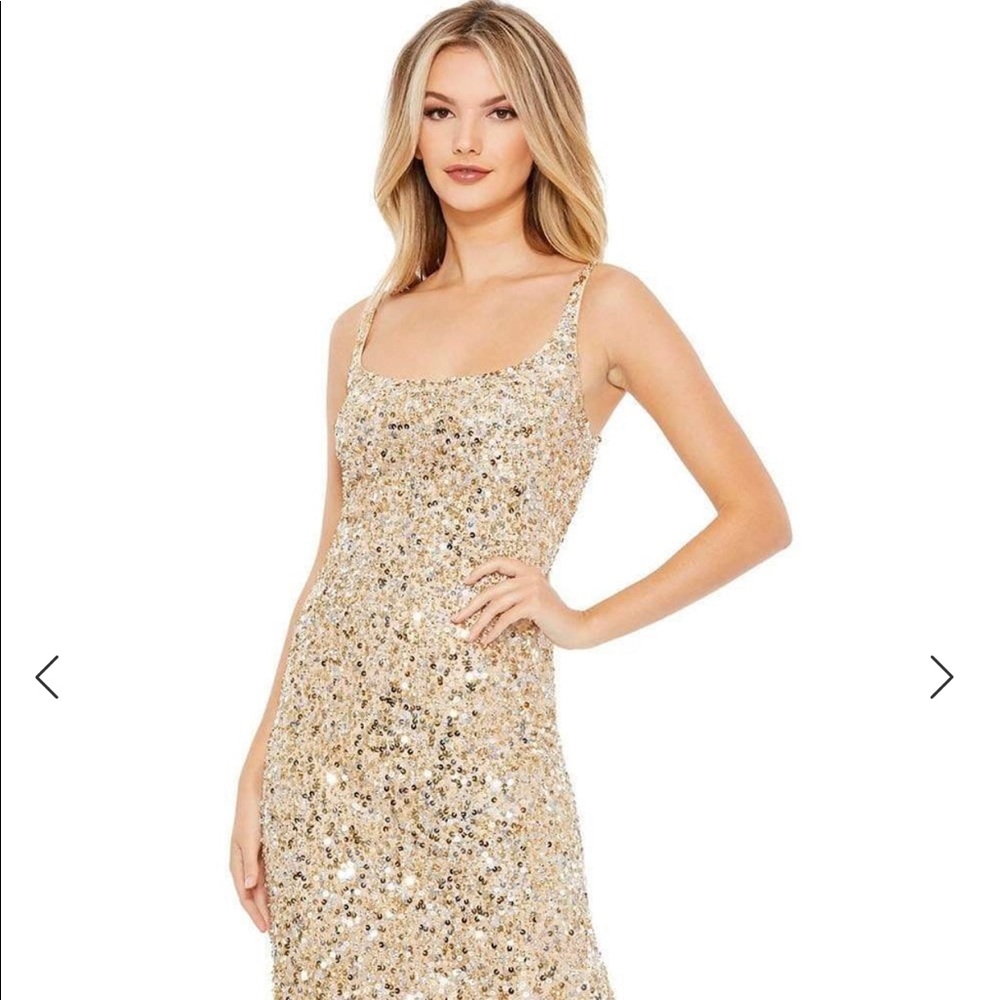 MAC DUGGAL SEQUINED SCOOP NECK SHEATH DRESS